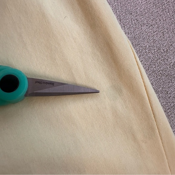 Ralph Lauren Polo Golf Shorts. Yellow. 38 waist. 9 inch inseam. - Picture 9 of 10